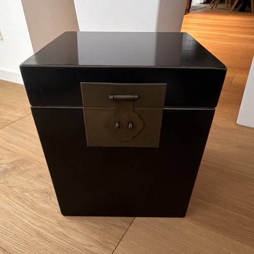 Antike schwarze holztruhe - schwarze,